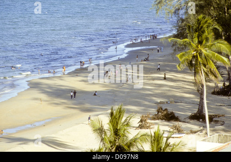 Angelboote/Fischerboote, Fisch, Gemüse, Strände, Sonnenuntergänge, Kokosnuss-Plantagen, Dschungel, Moschee, Kuala Terengganu, Ostküste Malaysia Stockfoto