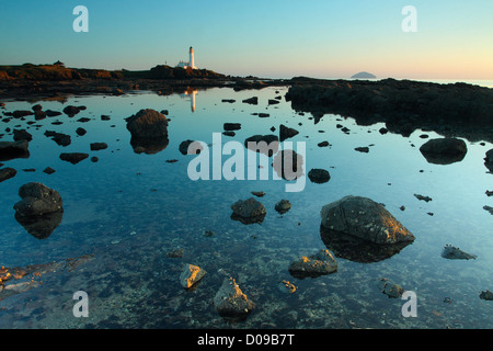 Turnberry Leuchtturm und Turnberry Punkt in der Abenddämmerung, Ayrshire Stockfoto