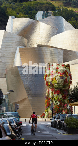 Guggenheim Museum Bilbao und Welpen Skulptur. Bilbao, Vizcaya, Baskisches Land, Spanien Stockfoto