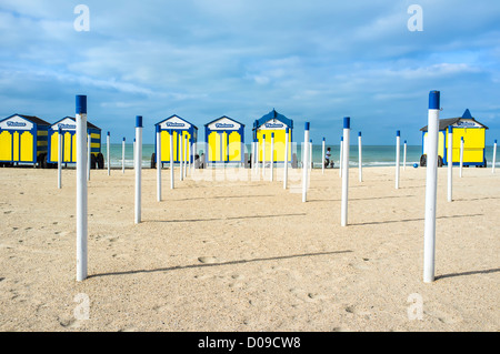 Strandhütten, La Panne Beach, West-Flandern, Belgien Stockfoto