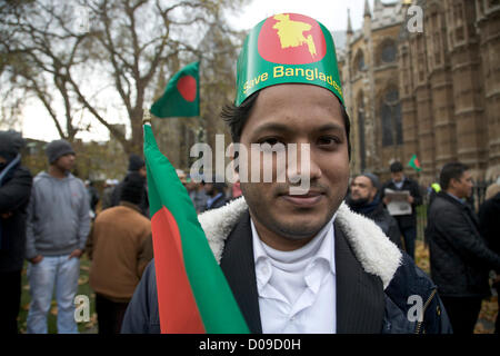 20. November 2012. London UK. Ein Bangladeshi Demonstrant vor den Houses of Parliament, Westminster gegen die Inhaftierung der Führer der Oppositionsparteien durch die Regierung von Bangladesch Stockfoto