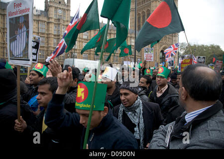 20. November 2012. London UK. Demonstranten aus der Bangladeshi Gemeinschaft in Großbritannien versammeln sich vor den Houses of Parliament in Westminster zum protest gegen die Verhaftung der Führer der Oppositionsparteien durch die Regierung von Bangladesch. Stockfoto