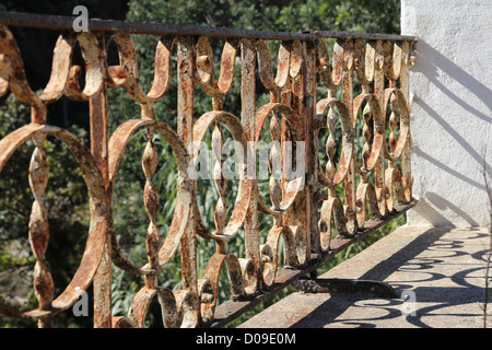 Rostige Geländer an der Algarve Stockfoto