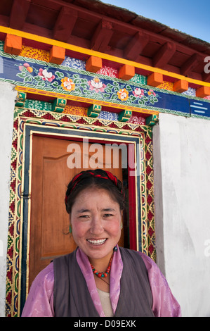 Am Straßenrand Restaurantbesitzer Choni Dorlma, Gelbai Dorf, Tibet, China Stockfoto
