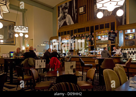 Wetherspoons Pub Interieur.  Peter Cushing Whitstable Stockfoto