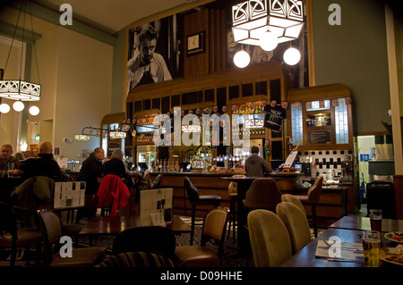 Wetherspoons Pub Interieur.  Peter Cushing Whitstable Stockfoto