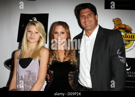 Jose Canseco mit Freundin Leila Shennib und Tochter Josie Canseco James Kyson Lee beherbergt die Super besondere Rooftop Party Stockfoto