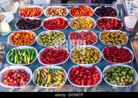 MARZIPAN-OBST UND GEMÜSE AUF EINEM STALL IN DER NACHTMARKT VON CHIANG MAI THAILAND ASIEN Stockfoto