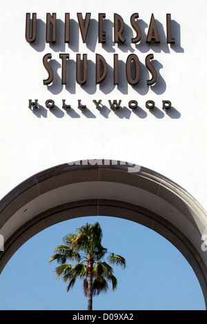 LOGO FÜR FILM-PRODUKTIONSFIRMA UNIVERSAL STUDIOS AM EINGANGSTOR ZU UNIVERSAL STUDIOS LOS ANGELES KALIFORNIEN VEREINIGTE STAATEN Stockfoto