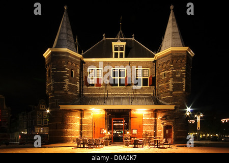 Gebäude "De Waag" in Amsterdam Niederlande in der Nacht Stockfoto