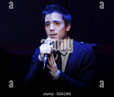 Matt Doyle, die der Broadway ausspricht! Verleihung des "A sehr Mary Holiday", nutzen für die Ali Forney Center statt Dixon statt. Stockfoto