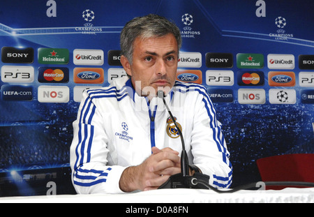 Trainer Jose Mourinho von Real Madrid Football Club auf einer Pressekonferenz der Champions League in Amsterdam vor ihrem Spiel Stockfoto
