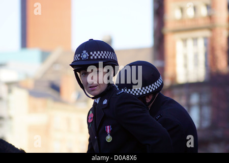 Polizei im Stadtzentrum von Leeds montiert Stockfoto