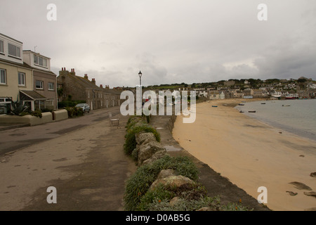 Gesamtansicht des The Strand bei Hugh Town, Str. Marys Isle of Scilly Stockfoto