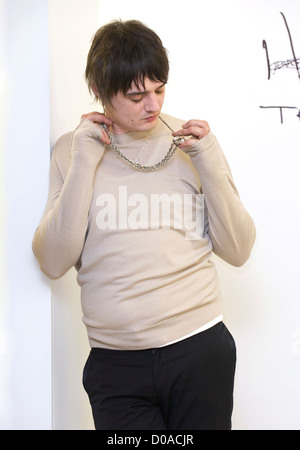 Pete Doherty startet seine Luxus-Schmuck-Linie 'Albion Trinketry' in Gemeinschaftsarbeit mit Juwelier Hannah Martin Joesph Stockfoto