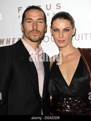 Angela Lindvall und Gast-Premiere von "Somewhere" statt am ArcLight Kinos - Ankünfte Hollywood, Kalifornien - 07.12.10 Stockfoto