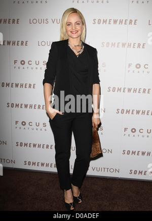 Mena Suvari-Premiere von "Somewhere" statt am ArcLight Kinos - Ankünfte Hollywood, Kalifornien - 07.12.10 Stockfoto