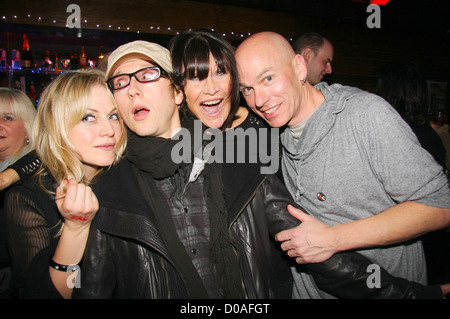 Lucy Pullin, Hal Ritson, Sandie Shaw und Mark Kelly Featured Artist Koalition Weihnachten knien sich statt in The Alley Cat pub Stockfoto