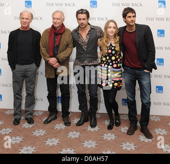 Ed Harris Colin Farrell Saoirse Ronan Jim Sturgess Peter Weir Fototermin für "The Way Back" im Claridges statt. London, Stockfoto