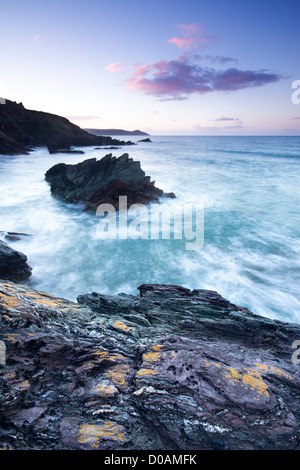 Sonnenaufgang über Rame Head entnommen Freathy Strand Whitsand Bay Cornwall UK Stockfoto