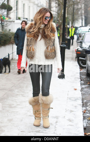 Elle Macpherson nach dem Ablegen ihrer Kinder an der Schule in London, England Stockfoto