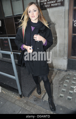 Fearne Cotton verlässt BBC Radio 1 Studios, nachdem ihr morgen zeigen, London, England Stockfoto