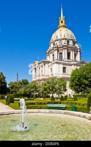 Brunnen in den Gärten der Eglise du Dome Invalidendom Napoleons Grab Paris Frankreich EU Europa Stockfoto