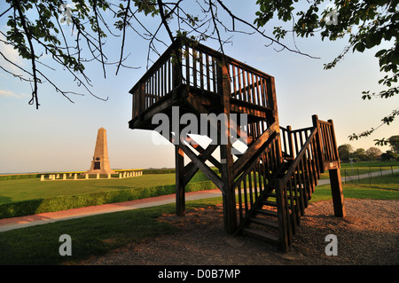BRONZE PLAKETTE TANKS DENKMAL GEDENKSTÄTTE UMGEWANDELT MEMORIAL AUSTRALISCHEN SOLDATEN, DIE IM JAHRE 1916 KÄMPFTE GEFUNDEN SOMME (80) Stockfoto