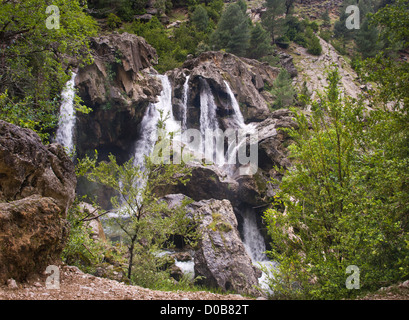 Wandern im Sierrra de Cazorla Naturreservat in Andalusien, Wasserfall des Rio Borosa Fluss Stockfoto