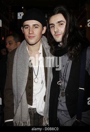 Reeve Carney und Zane Carney erste Vorschau Leistung das Broadway-musical-Produktion von "Spider-Man Turn Off The Dark" die Stockfoto