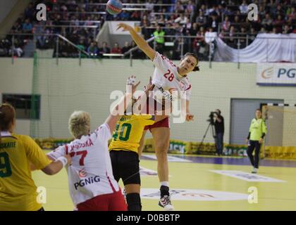 Elbing, Polen 21. November 2012 World Women Handball Weltmeisterschaft 2013 Qualifikationen. Alina Wojtas (28) in Aktion während Polen V Litauen Spiel. Stockfoto