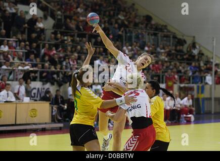 Elbing, Polen 21. November 2012 World Women Handball Weltmeisterschaft 2013 Qualifikationen. Alina Wojtas (28) in Aktion während Polen V Litauen Spiel. Stockfoto