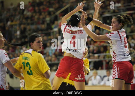 Elbing, Polen 21. November 2012 World Women Handball Weltmeisterschaft 2013 Qualifikationen. Satkauskaite Diana (9) in Aktion während Polen V Litauen Spiel. Stockfoto