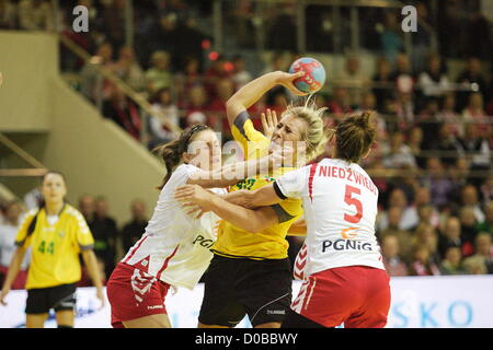 Elbing, Polen 21. November 2012 World Women Handball Weltmeisterschaft 2013 Qualifikationen. Zydrune Skendelyte (40) in Aktion während Polen V Litauen Spiel. Stockfoto