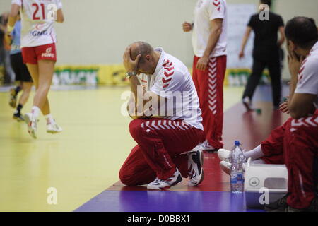 Elbing, Polen 21. November 2012 World Women Handball Weltmeisterschaft 2013 Qualifikationen. Kim Rasmussen polnischen team Trainer während Polen V Litauen Spiel. Stockfoto