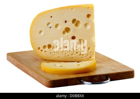 Stück Käse auf einem weißen Hintergrund isoliert Stockfoto