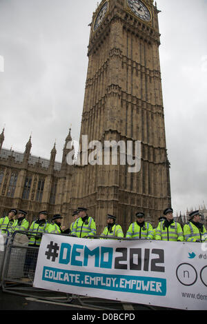 21. November 2012. London UK. Eine Student Demonstration Kundgebung organisiert von der National Union of Students vor Bildung Schnitten und steigende Universität Studiengebühren Stockfoto