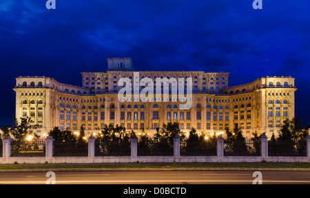 Der Palast des Parlaments in Bukarest, Rumänien ist das zweitgrößte Gebäude der Welt, gebaut von Diktator Ceausescu. Stockfoto