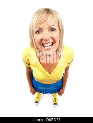 Lächelnde junge Frau humorvoll Vogelperspektive Ansicht Porträt isoliert auf weißem Hintergrund. Stockfoto