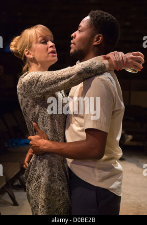 Welt-Premiere von "aber ich cd nur Flüstern", ein Theaterstück von Kristina Colón, unter der Regie von Nadia Latif, läuft bei Arcola Studio Stockfoto