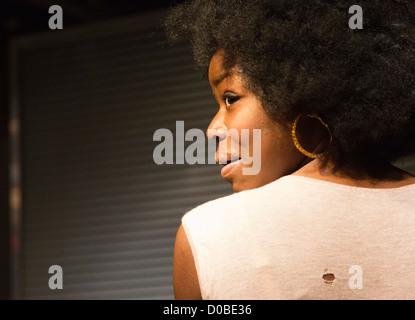 Welt-Premiere von "aber ich cd nur Flüstern", ein Theaterstück von Kristina Colón, unter der Regie von Nadia Latif, läuft bei Arcola Studio Stockfoto