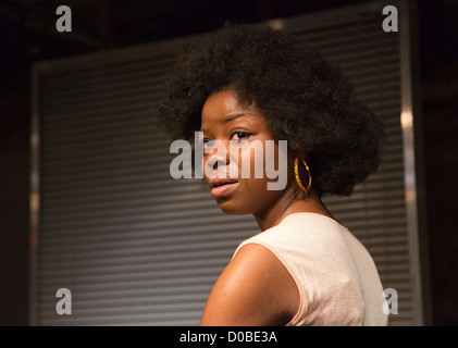 Welt-Premiere von "aber ich cd nur Flüstern", ein Theaterstück von Kristina Colón, unter der Regie von Nadia Latif, läuft bei Arcola Studio Stockfoto