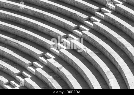 Treppe bilden eine kontrastreiche schwarz-weiß-Muster Stockfoto