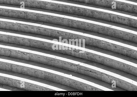 Treppe bilden eine kontrastreiche schwarz-weiß-Muster Stockfoto