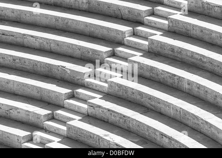 Treppe bilden eine kontrastreiche schwarz-weiß-Muster Stockfoto