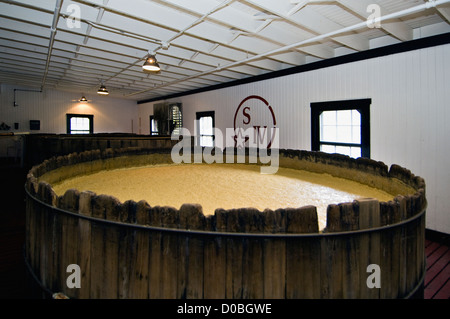 Sour Mash Gärung in den Cypress Wannen in Makers Mark Destillerie in Loretto, Kentucky Stockfoto