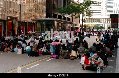 Filipino Sonntagnachmittag in Hong Kong SAR, CHina, Asien, wenn die Gastarbeitern, die alle zusammen bekommen Stockfoto