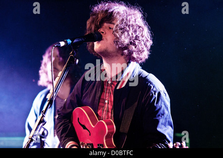 Kyle Falconer von The View, die live im Konzert in der alten Firestation, Bournemouth, England - 01.12.10 Stockfoto