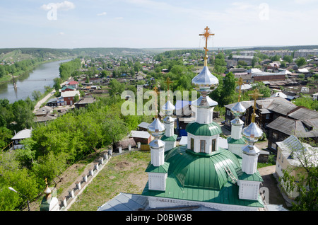 Kreuz und silbernen Kuppeln, Russisch-orthodoxe Kirche, Kungur, Ural, Russland Stockfoto