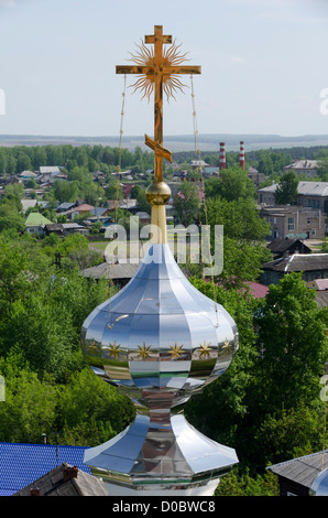 Kreuz und silbernen Kuppel, Russisch-orthodoxe Kirche, Kungur, Ural, Russland Stockfoto